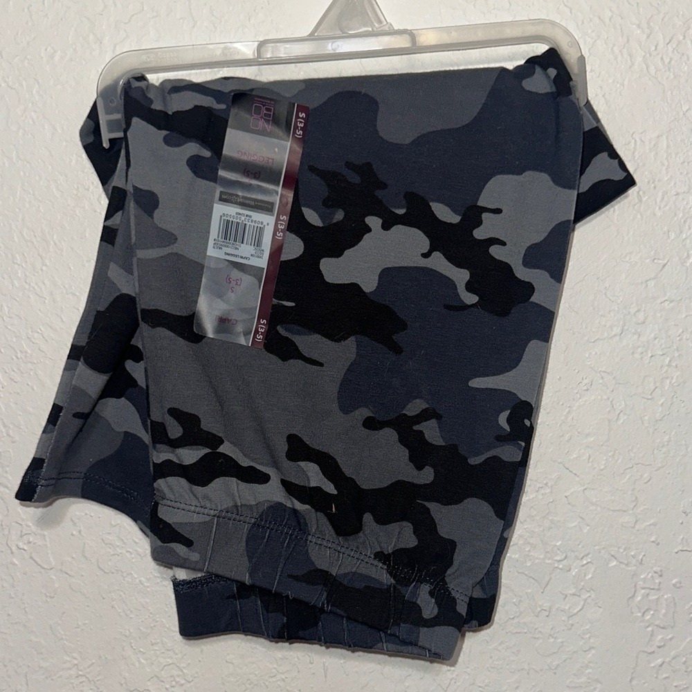 No Boundaries Womens Capri Leggings Grey Black Camo Size S 3-5 NB22100009530P